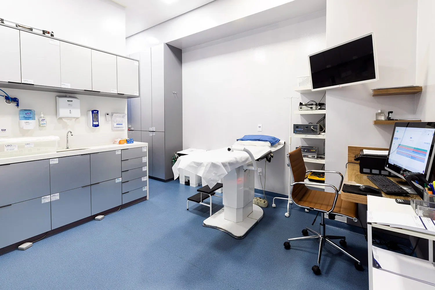 Sala de procedimentos em Urologia, no consultório de Itajaí